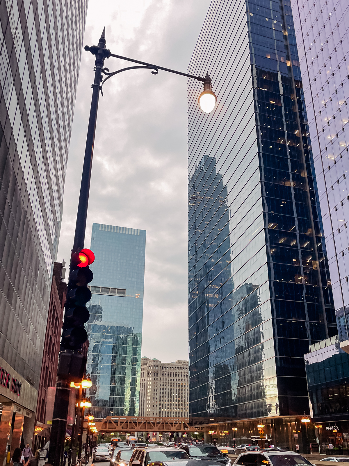 buildings at chicago at dusk