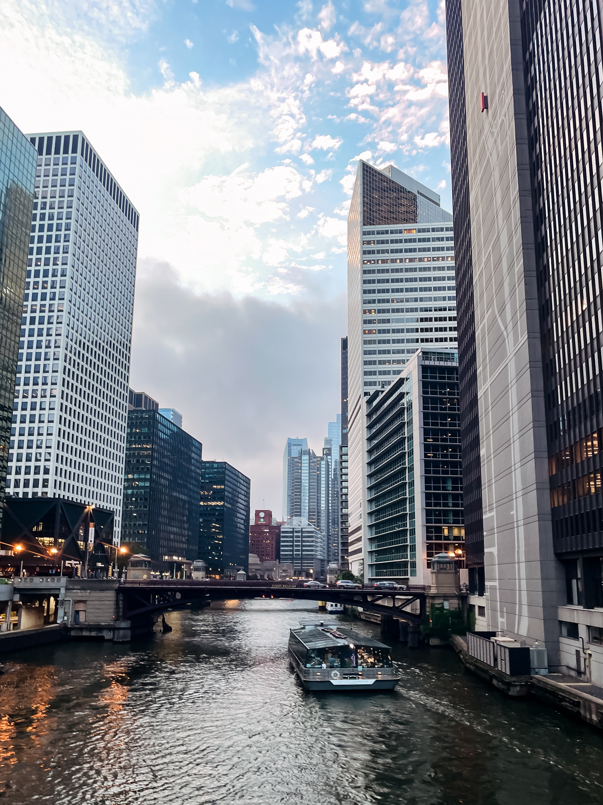 chicago river from bridge